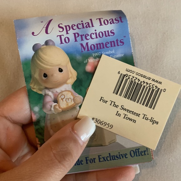 “For The Sweetest Tu-lips In Town” Precious Moment - Picture 3 of 7